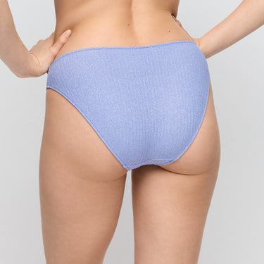 Tinjis bikinitrusse klassisk