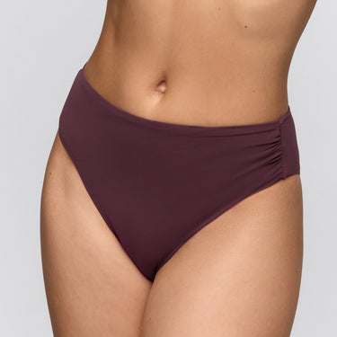 Lita bikinitrusse høj