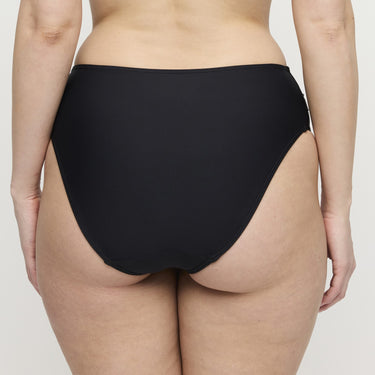 Uvita bikinitrusse høj