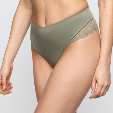Soft Studio string med blonde bagpå