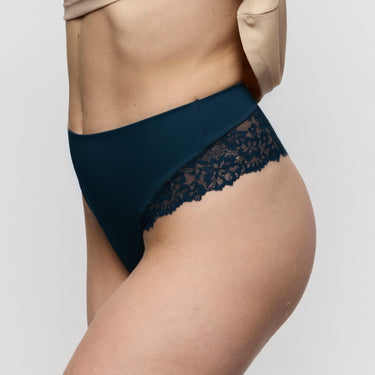 Soft Studio string med blonde bagpå