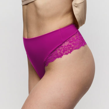 Soft Studio string med blonde bagpå