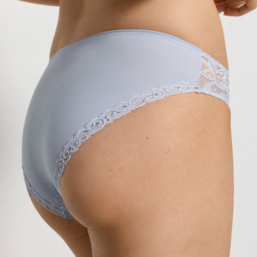 Moments NY MINI blonde klassisk trusse