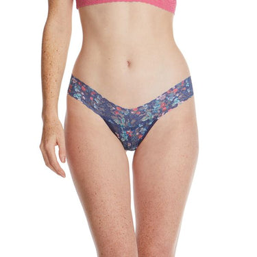 Signature Lace Low Rise thong berries